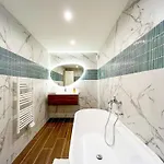 Urbanflat 224 - Prestige Parisian 5 Bedroom