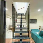 Urbanflat 224 - Prestige Parisian 5 Bedroom شقة