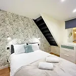 شقة Urbanflat 224 - Prestige Parisian 5 Bedroom *
