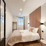 Urbanflat 224 - Prestige Parisian 5 Bedroom * باريس