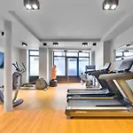 Urbanflat 224 - Prestige Parisian 5 Bedroom شقة باريس