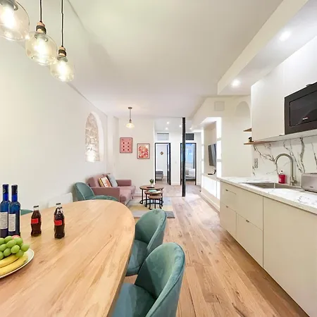 Urbanflat 224 - Prestige Parisian 5 Bedroom شقة باريس