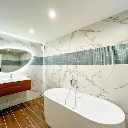 Urbanflat 224 - Prestige Parisian 5 Bedroom *