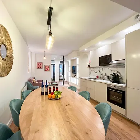 Urbanflat 224 - Prestige Parisian 5 Bedroom * Paryż