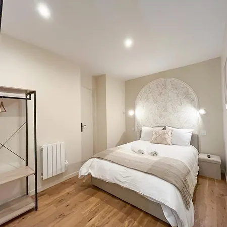 Apartament Urbanflat 224 - Prestige Parisian 5 Bedroom Paryż