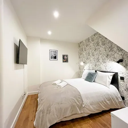 Urbanflat 224 - Prestige Parisian 5 Bedroom *