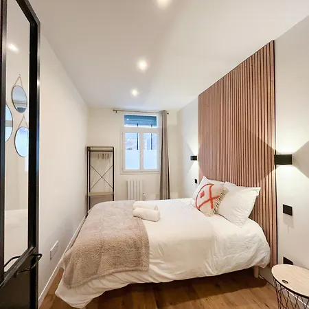 Urbanflat 224 - Prestige Parisian 5 Bedroom * Paryż