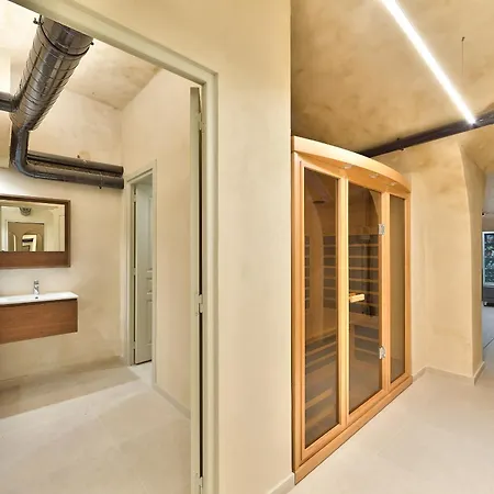 Urbanflat 224 - Prestige Parisian 5 Bedroom *